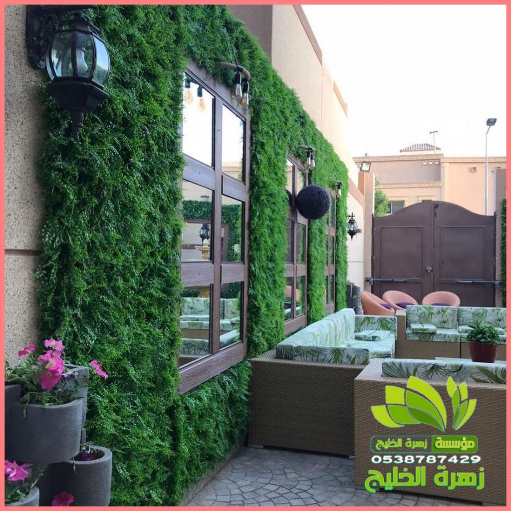 تركيب عشب جدارى